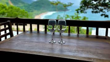 Superior-Studio, Veranda, Meerblick | Speisen im Freien