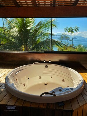 Estúdio superluxo, varanda coberta, vista para o mar | Wi-Fi de cortesia
