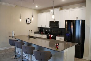Private kitchen - 4BR Townhouse Private Pool Near Disney (Four Corners)