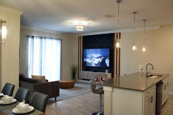 Interior - 4BR Townhouse Private Pool Near Disney (Four Corners)