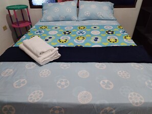 7 bedrooms, WiFi, bed sheets