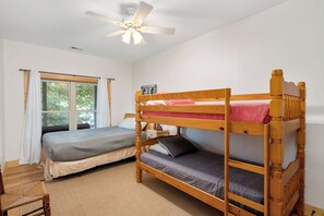 4 makuuhuonetta, ilmainen Wi-Fi, vuodevaatteet