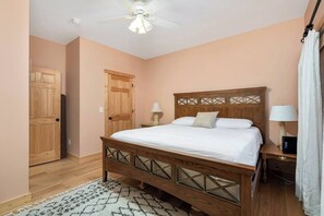 4 bedrooms, iron/ironing board, WiFi, bed sheets