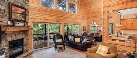 Televisión, chimenea, futbolito