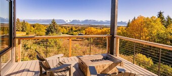 Lakeshore Lodging Inlet View Home