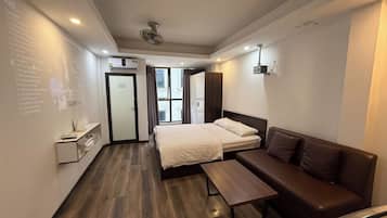 Deluxe Apartment, Kitchenette, City View | Desk, soundproofing, free WiFi