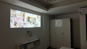Superior-Apartment, Kochnische | Fernseher