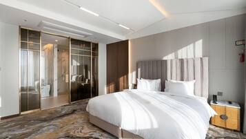 Artículos del minibar gratis y caja de seguridad en la habitación