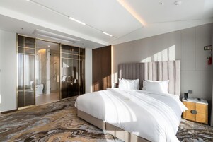 免费迷你吧物品、客房内保险箱、遮光窗帘、熨斗/熨板