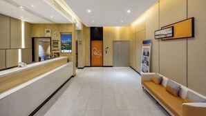 A modern reception area with a reception desk, a seating area with a sofa, and a door marked "Rest". - Rest Motel Hotel Taizhou Luqiao 2nd (Taizhou)