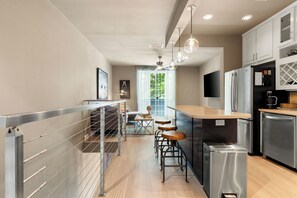 Interior - Welcome to the Capital! 2 Bed 2 Bathroom, Loft-style townhome in West Sacramento (West Sacramento)