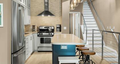 Welcome to the Capital! 2 Bed 2 Bathroom, Loft-style townhome in West Sacramento