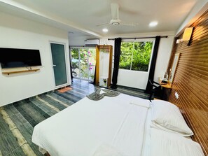 Deluxe Double Room, City View | Soundproofing, iron/ironing board, free WiFi, bed sheets - Ramzu Villa (Thoddoo)