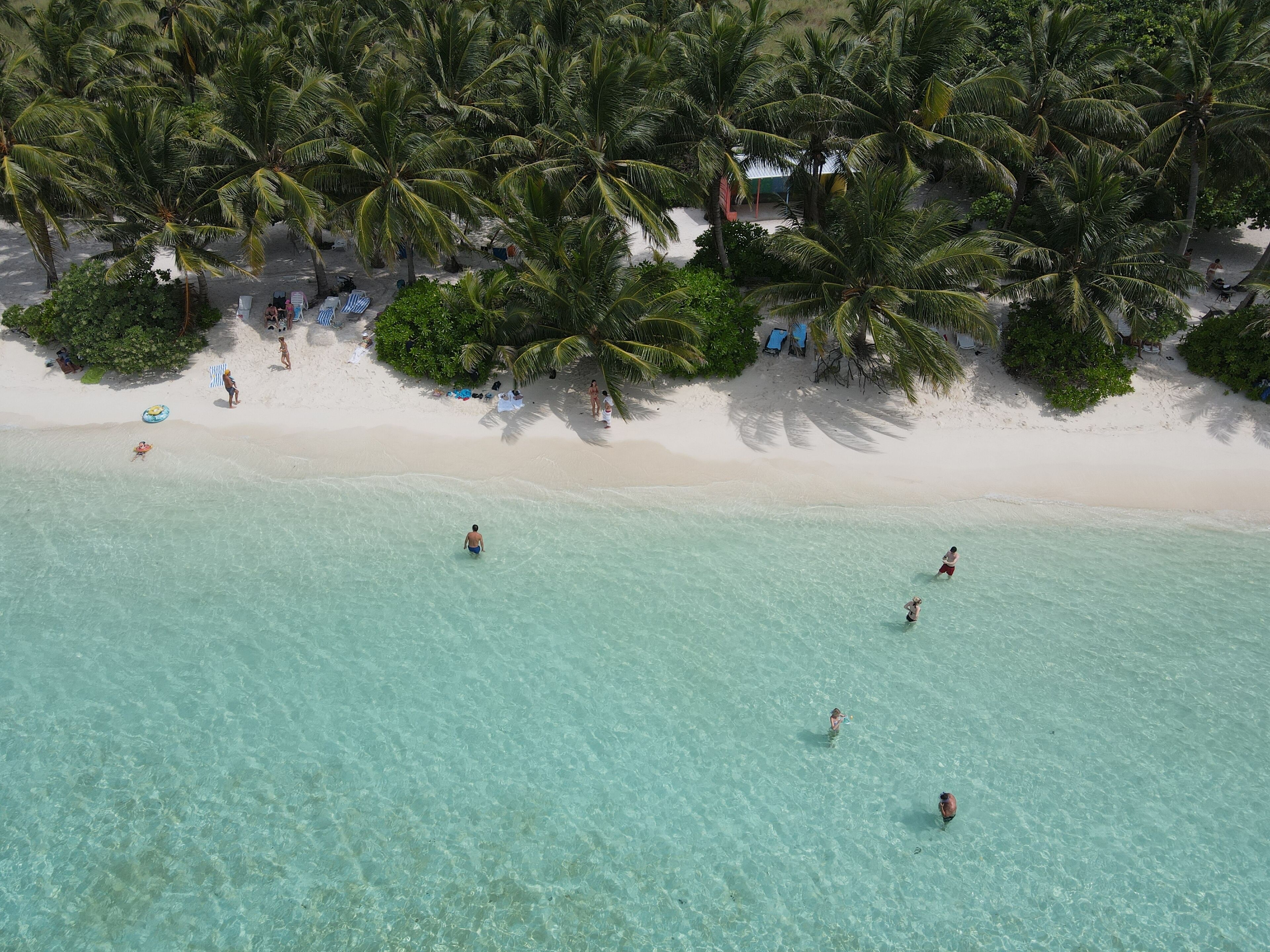 Beach nearby, white sand, beach towels