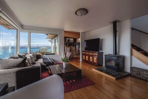 TV, fireplace, offices