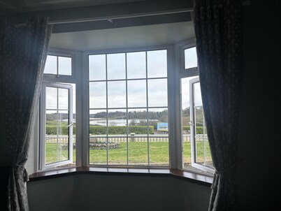 1Bed Apt Sleeps 2 - Near Fishing Lough, Parking