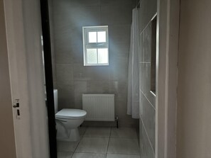 Shower, towels