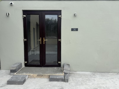 Private Small Detached Room with Bathroom