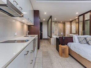 Estudio Deluxe | Cocineta privada | Tetera eléctrica 