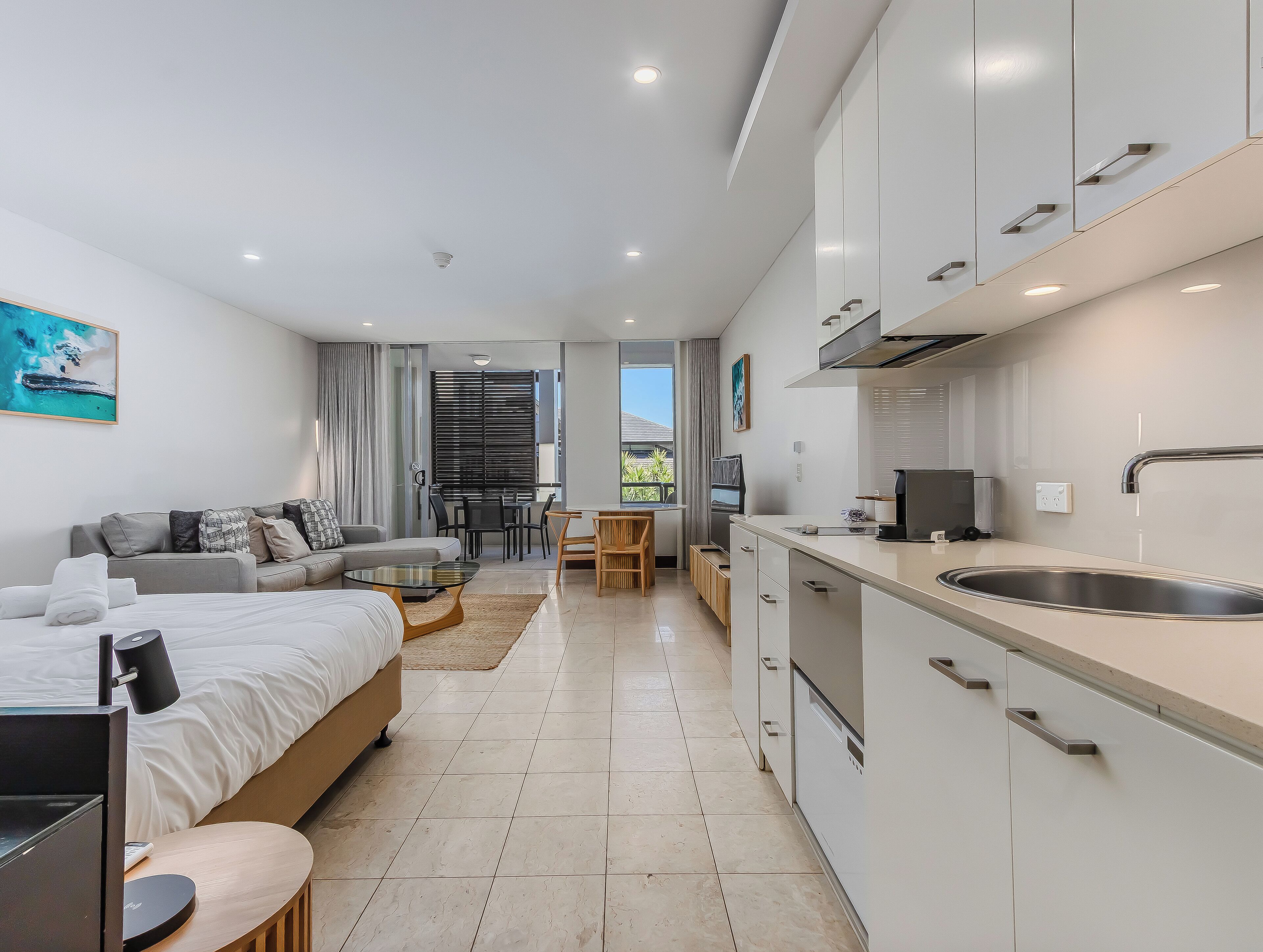 Deluxe Studio | Iron/ironing board, free WiFi, bed sheets