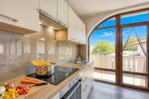 Fridge, oven, stovetop, toaster