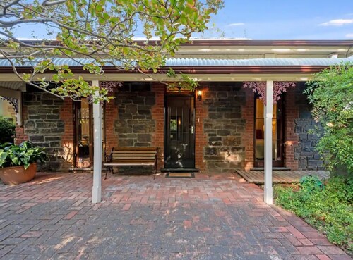 Best location in town. Family welcome,Pet allowed