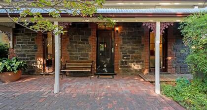 Best location in town. Family welcome,Pet allowed