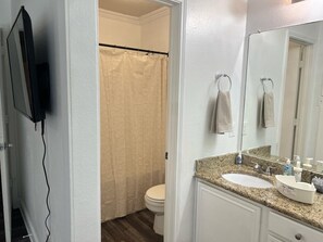 Towels, soap, toilet paper - Spacious Home in the Heart of Bishop Arts Dallas (Dallas)