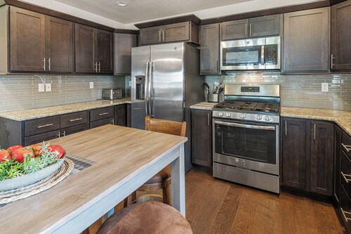 Darling Dover Bungalow Sleeps 8 - Marina, beach, walking trails