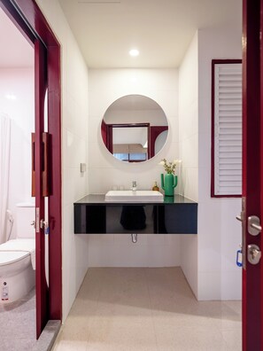 Executive Apartment, 4 Bedrooms, City View | Bathroom