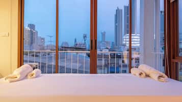 Appartement Exécutif, 4 chambres, vue ville | 4 chambres, bureau, fer et planche à repasser, Wi-Fi gratuit