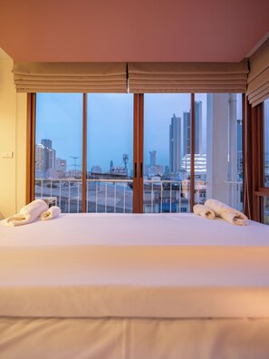 4 bedrooms, desk, iron/ironing board, free WiFi - Bedtime Storeys (Bangkok)