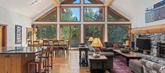Mountain chalet w/ hot tub & games