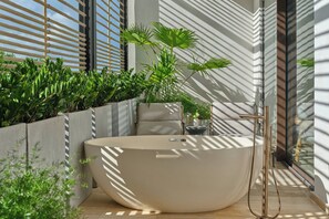 Un sauna, una bañera de hidromasaje, baño turco, tratamientos corporales