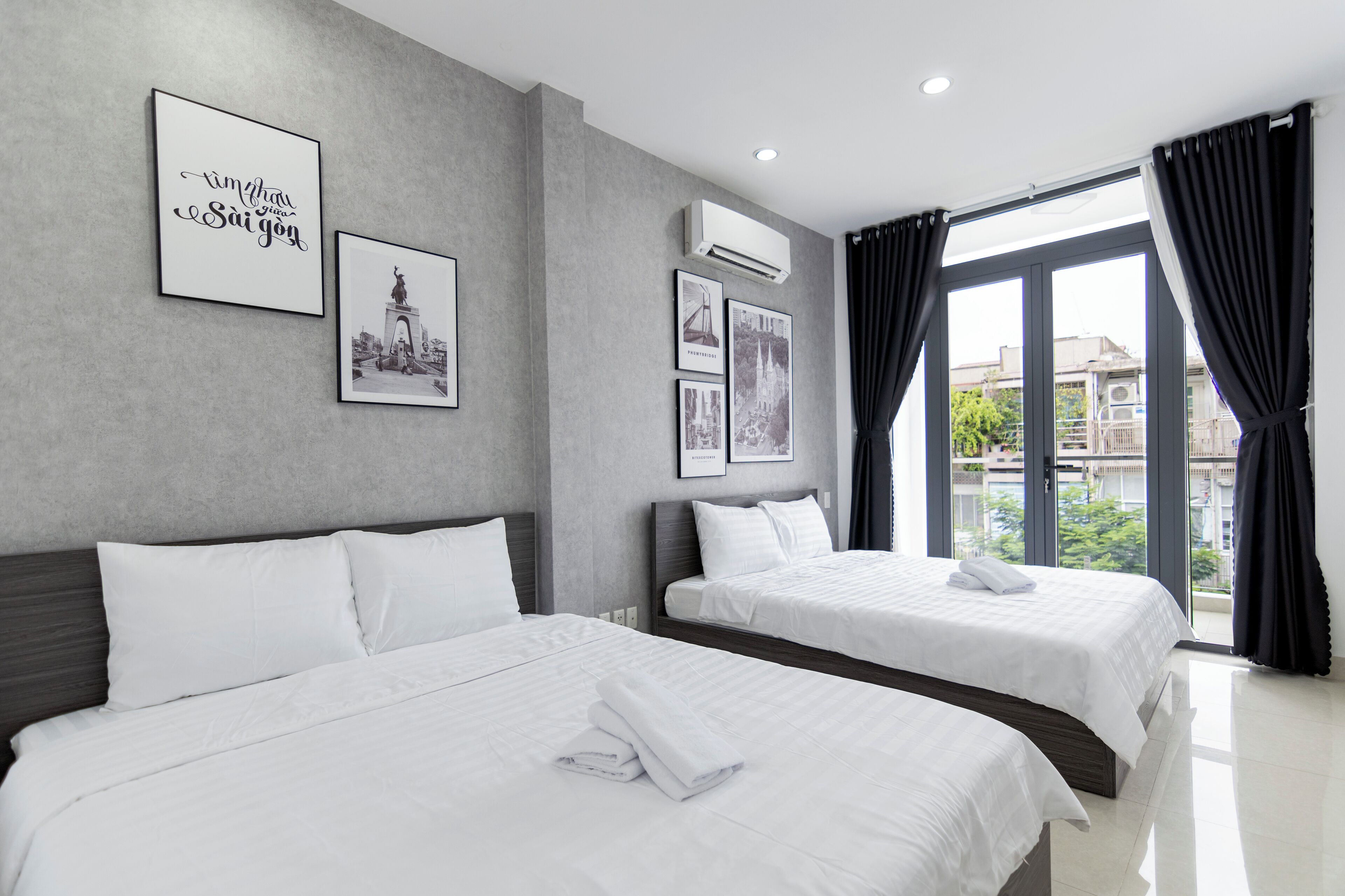 Casa urbana, vista a la ciudad | 3 habitaciones, escritorio y cortinas blackout 