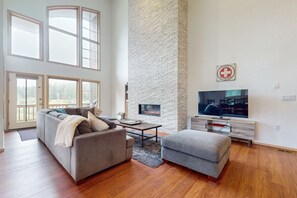 TV, fireplace