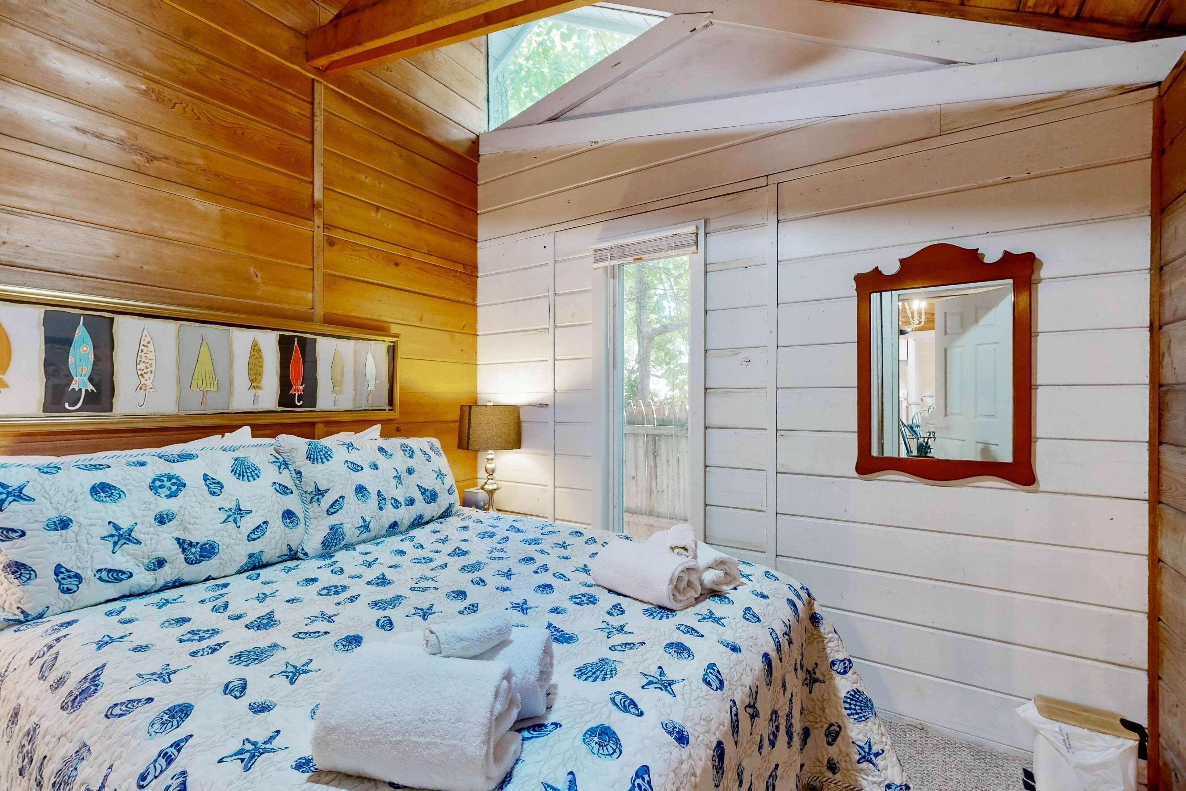 3 bedrooms, internet, bed sheets