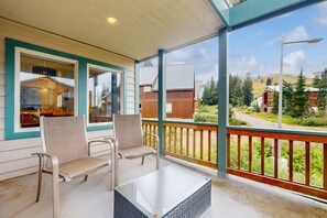 Terrace/patio - Dog-friendly ski view house with deck and gas grill, dedicated workspace, & W/D (Snoqualmie Pass)