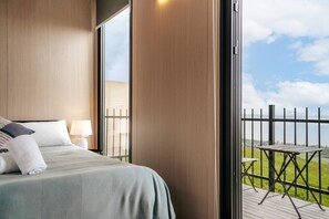 1 bedroom, bed sheets - Aorangi Peak Cabins 1 by Tiny Away (Rotorua)