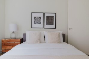 1 bedroom, iron/ironing board, WiFi, bed sheets - Luxe Lower Queen Anne 1BR w/ Gym, W/D & Lounge, by Blueground (Seattle)
