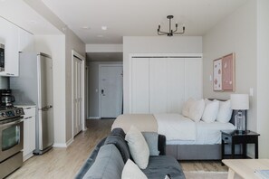 Iron/ironing board, WiFi, bed sheets