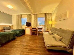 Quadruple Room | 1 bedroom, soundproofing, iron/ironing board, free WiFi