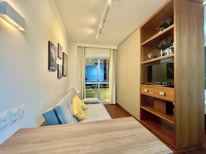 Standard Quadruple Room | Living area