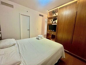 Chambre quadruple Standard | Système d’insonorisation, fer et planche à repasser