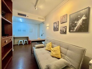 Quadrupla Standard | Area soggiorno | TV