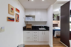 Comfort Quadruple Room | Private kitchen