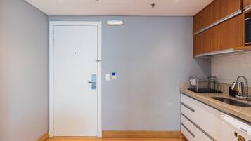 Deluxe Quadruple Room | Private kitchen