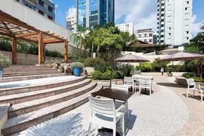 Outdoor dining - LFlats Hotel Oscar Freire Hosp. Clínicas (São Paulo)