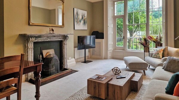 TV, offices - Stunning Period Apartment in Ballsbridge (Dublin 4)
