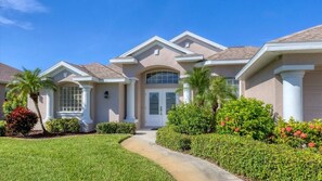Exterior - Waterside Retreat - Beautiful south facing Rotonda waterfront home with pool (Rotonda)